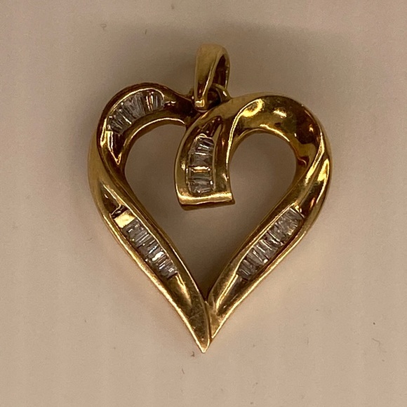 Diamonds and Gold Heart Pendant. Gorgeous - Picture 3 of 6